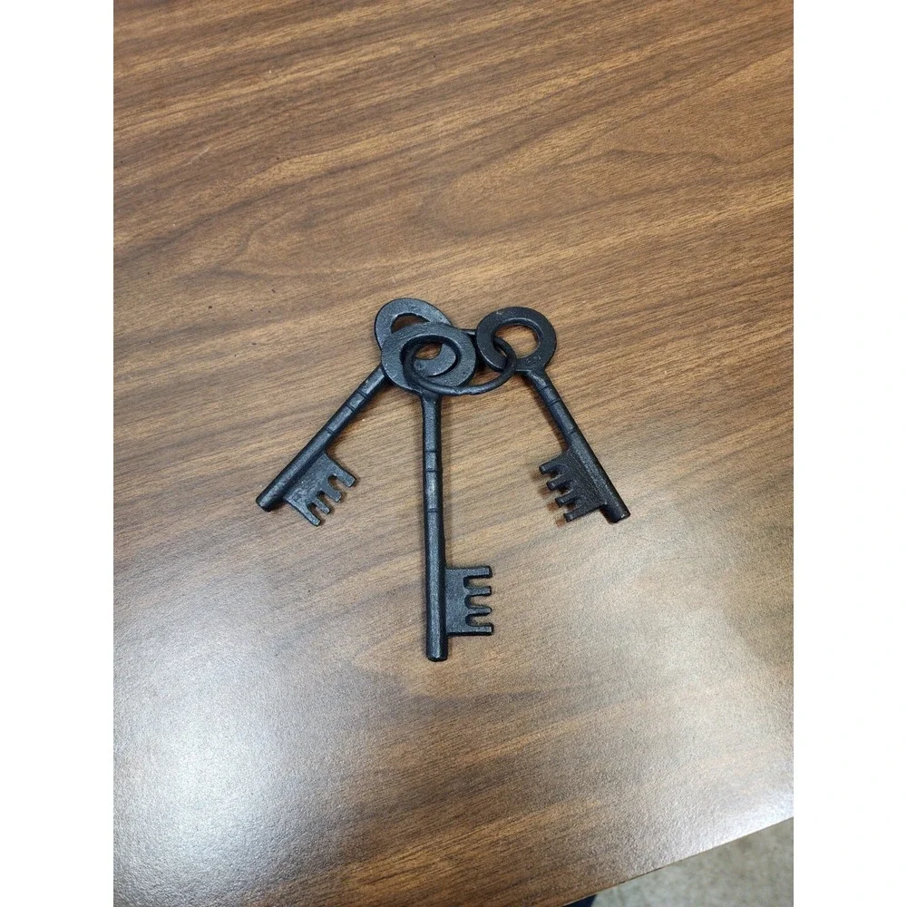 Decorative Set Of 3 Black Skeleton‎ Keys With Ring